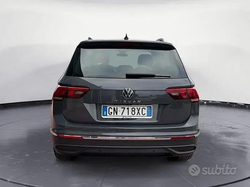 Usata VW Tiguan Life 150 CV (110 kW) 2023 Grigio SUV
