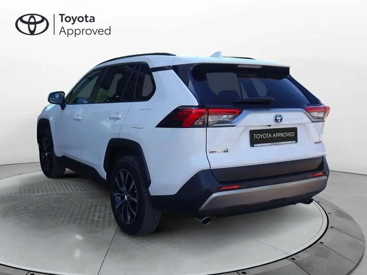 Usata Toyota RAV4 Hybrid Active 218 CV (160 kW) 2023 Bianco SUV