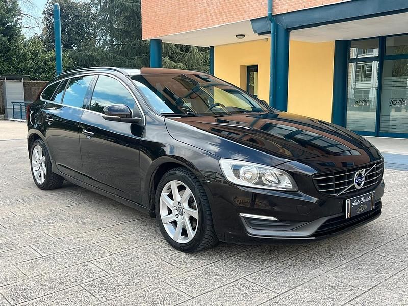 Usata Volvo V60 Ocean Race 181 CV (133 kW) 2015 Nero Station wagon