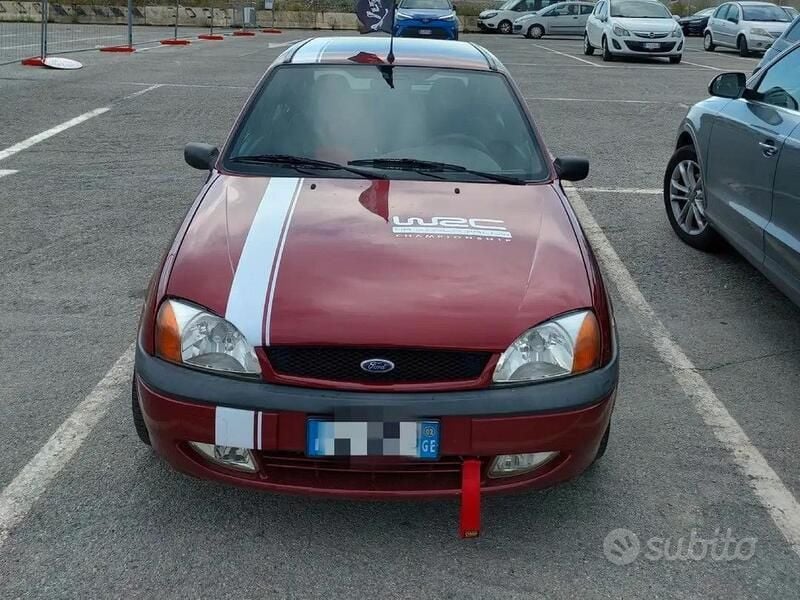 Usata 2002 Ford Fiesta Due volumi | 3750 € (Molto cara) - Immagine 1/4