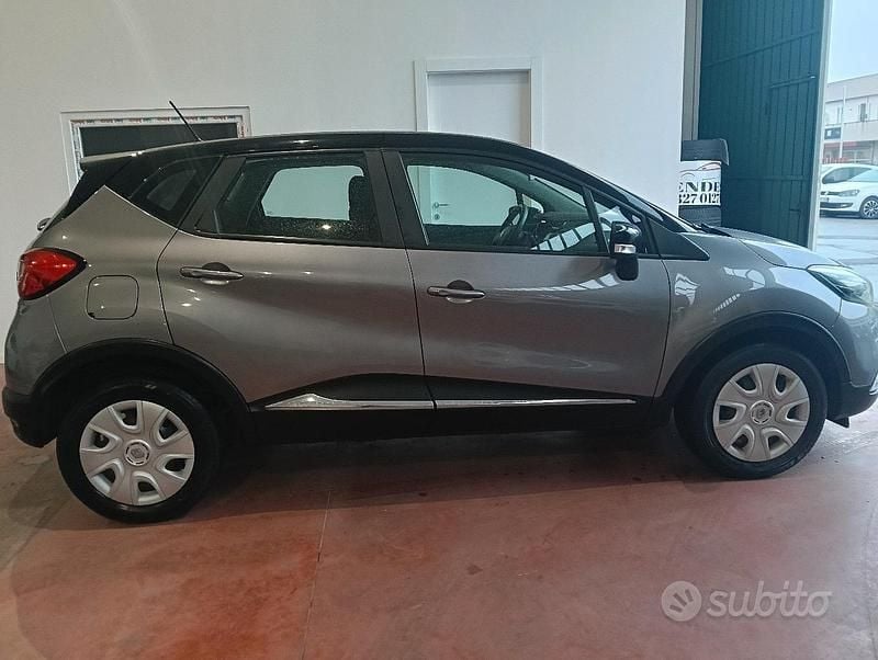 Usata Renault Captur 90 CV (66 kW) 2017 Grigio SUV