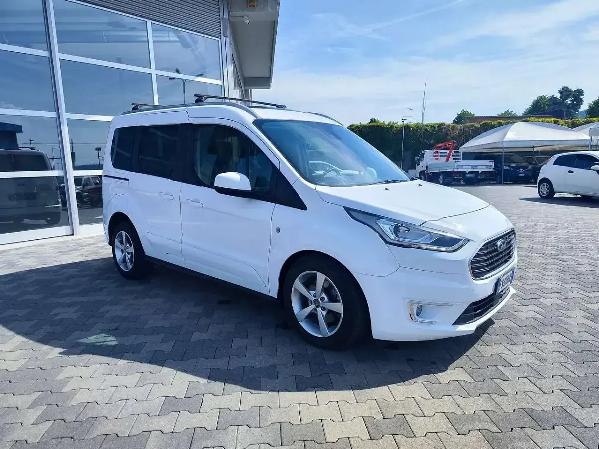 Usata Ford Tourneo Connect Titanium 120 CV (88 kW) 2018 Bianco Monovolume
