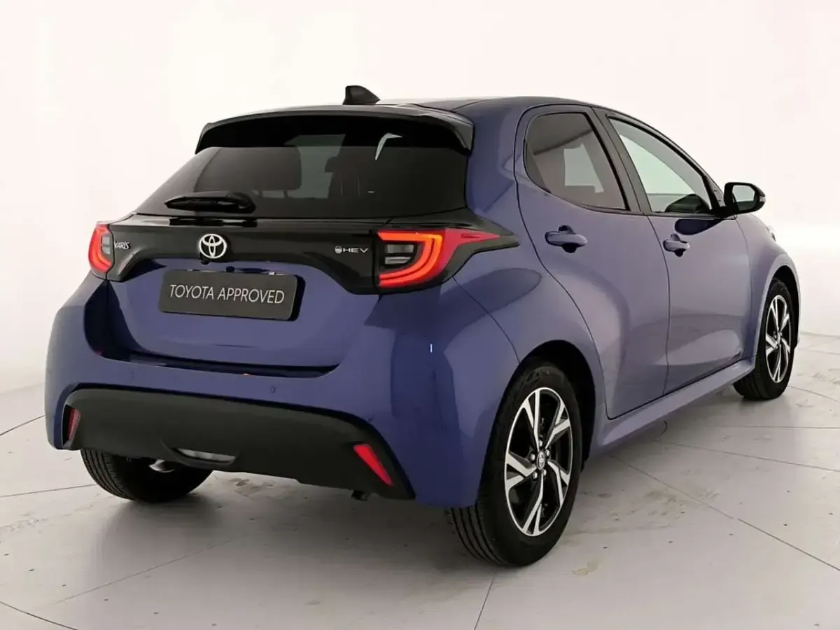 Nuova Toyota Yaris Hybrid Trend 116 CV (85 kW) 2025 Juniper blue Berlina