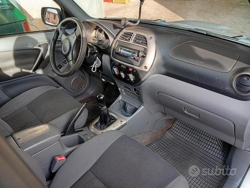 Usata Toyota RAV4 2002 Grigio SUV