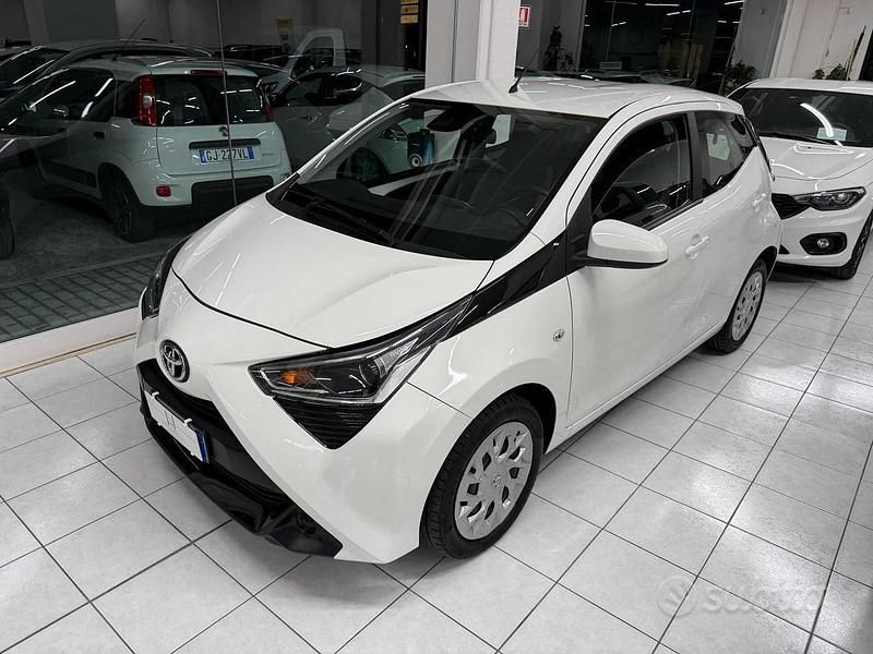 Usata Toyota Aygo Connect Style 72 CV (52 kW) 2021 Bianco(met.) Utilitaria