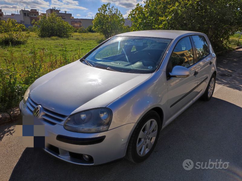 Grigio Usata 2004 VW Golf V Tre volumi | 2000 € - Immagine 1/4