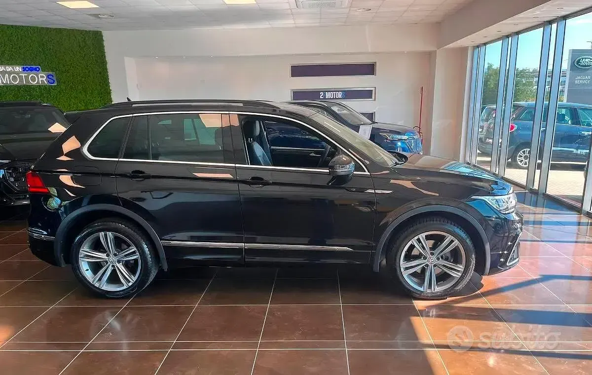 Usata VW Tiguan R-line 150 CV (110 kW) 2021 Nero SUV