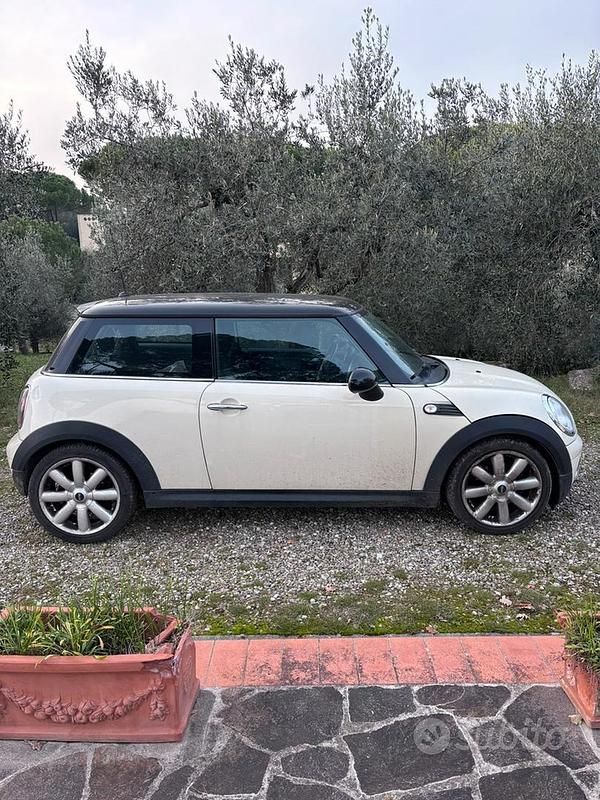 Usata Mini Cooper D 109 CV (80 kW) 2009 Bianco Utilitaria