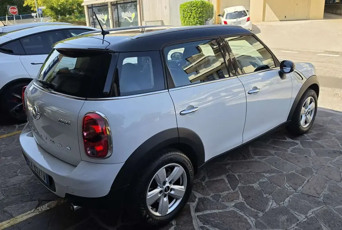 Usata Mini Cooper 122 CV (89 kW) 2015 Bianco Utilitaria