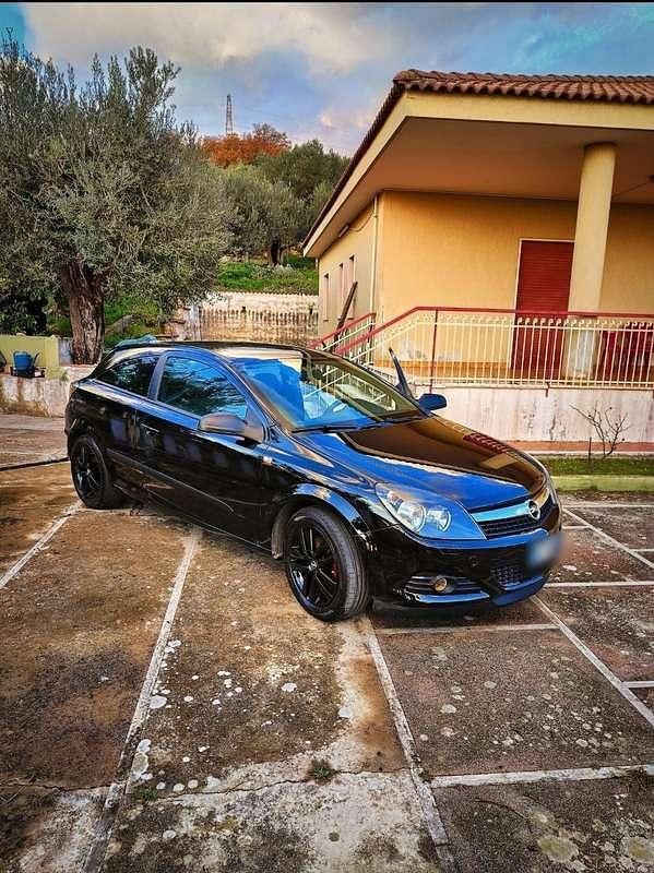 Usata Opel Astra GTC Enjoy 90 CV (66 kW) 2007 Berlina