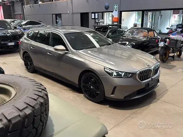 Usata BMW 520 197 CV (144 kW) 2024 Grigio metallizzato Station wagon