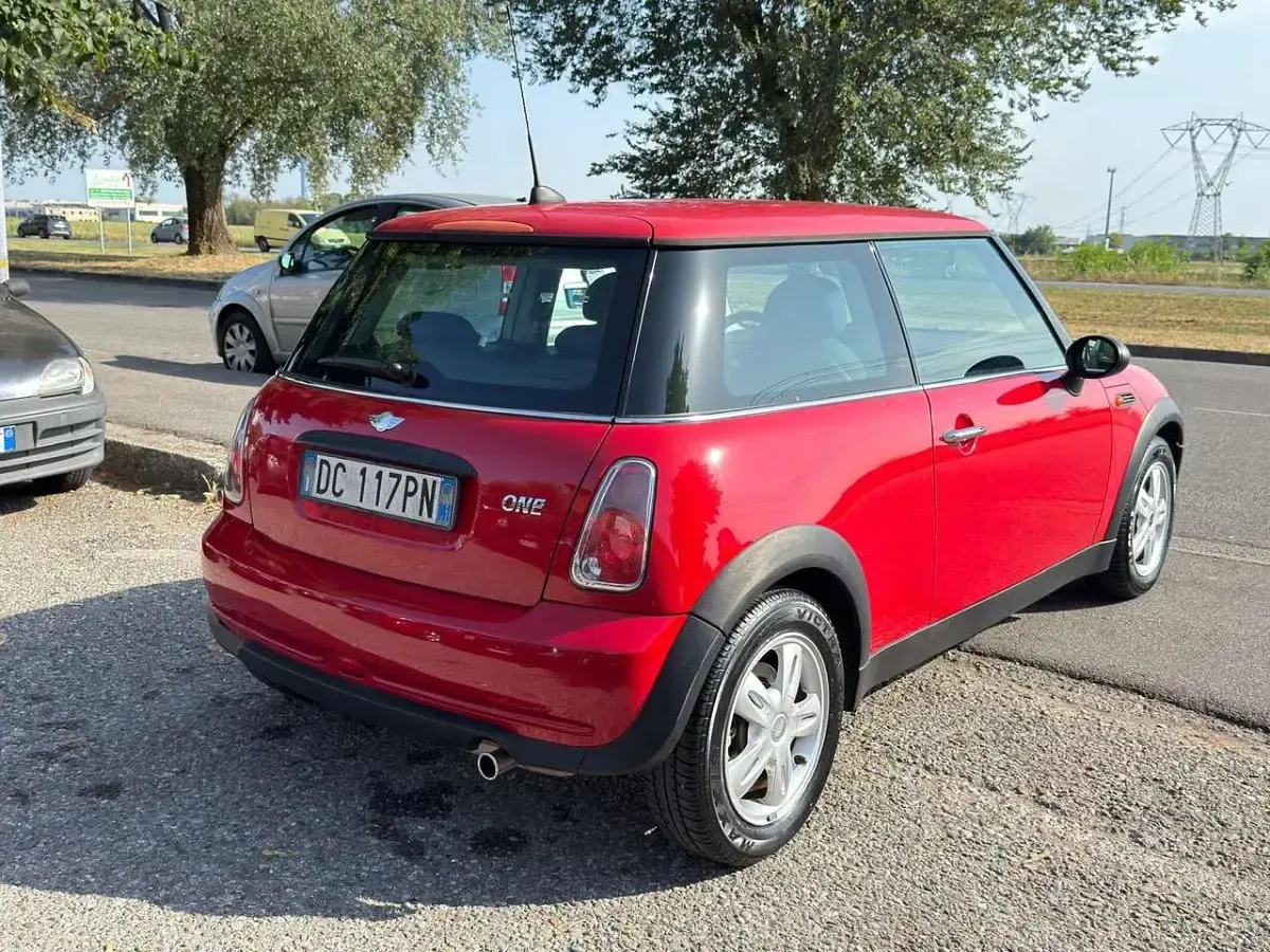 Usata Mini ONE 90 CV (66 kW) 2006 Rosso Utilitaria