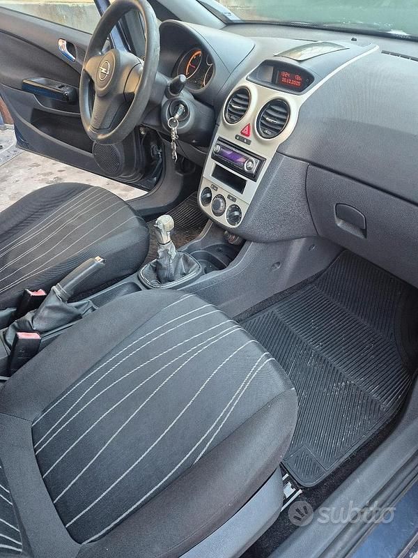 Usata Opel Corsa 2008 Blu Utilitaria
