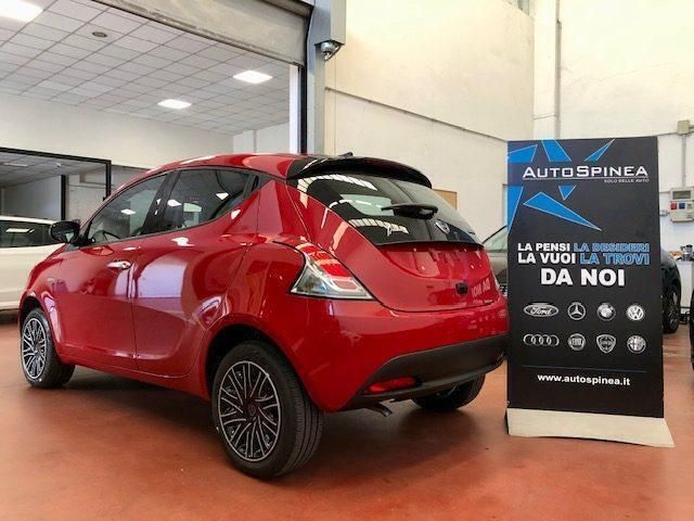 Usata Lancia Ypsilon Gold 69 CV (50 kW) 2023 Rosso Utilitaria