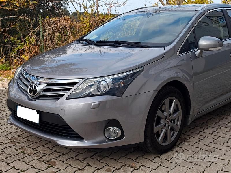 Usata Toyota Avensis 123 CV (90 kW) 2014 Grigio Station wagon