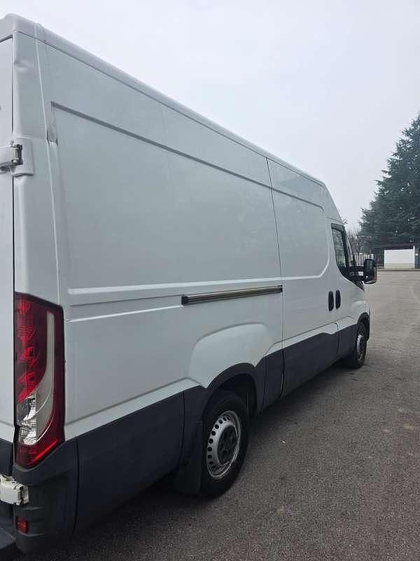 Usata Iveco Daily 155 CV (114 kW) 2017 Bianco Furgone