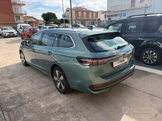 Usata VW Passat Business 150 CV (110 kW) 2024 Blu Station wagon