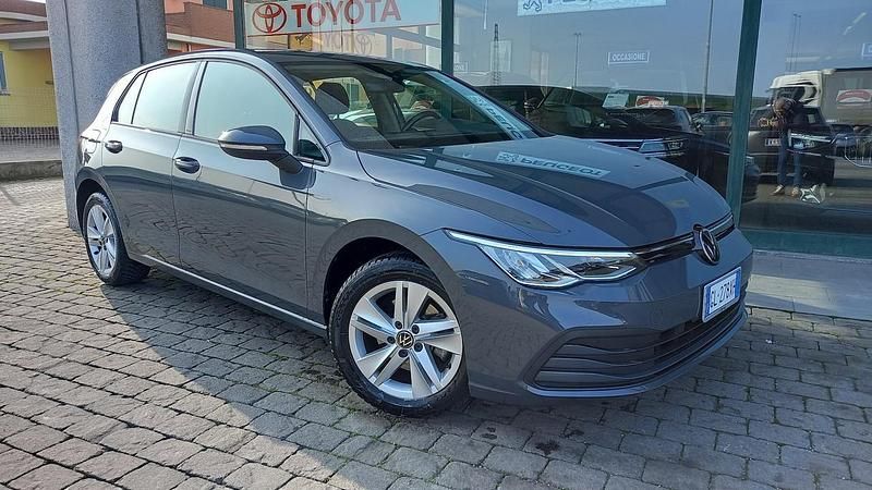Usata VW Golf VIII Life 110 CV (80 kW) 2022 Grigio Berlina