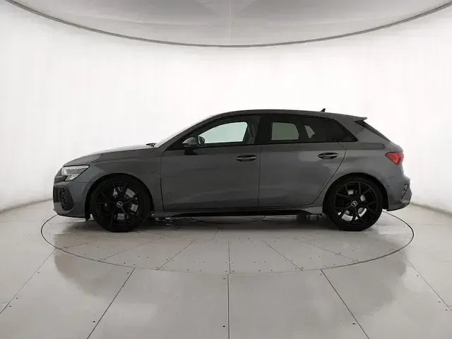 Usata Audi RS3 Sportback Ambiente 400 CV (294 kW) 2023 Grigio daytona perla Utilitaria