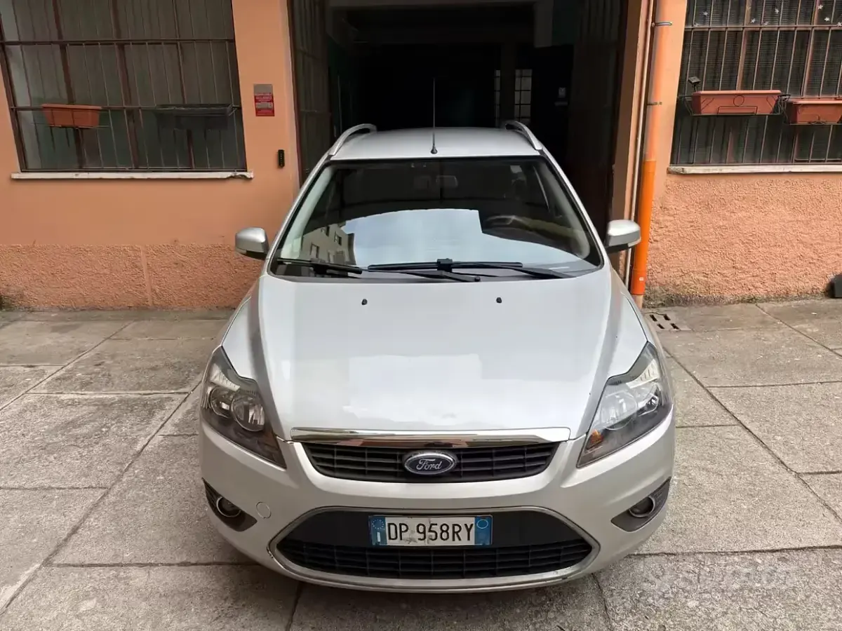 Usata Ford Focus Titanium 109 CV (80 kW) 2008 Grigio Station wagon