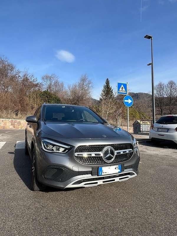 Usata Mercedes GLA180 116 CV (85 kW) 2022 Grigio SUV