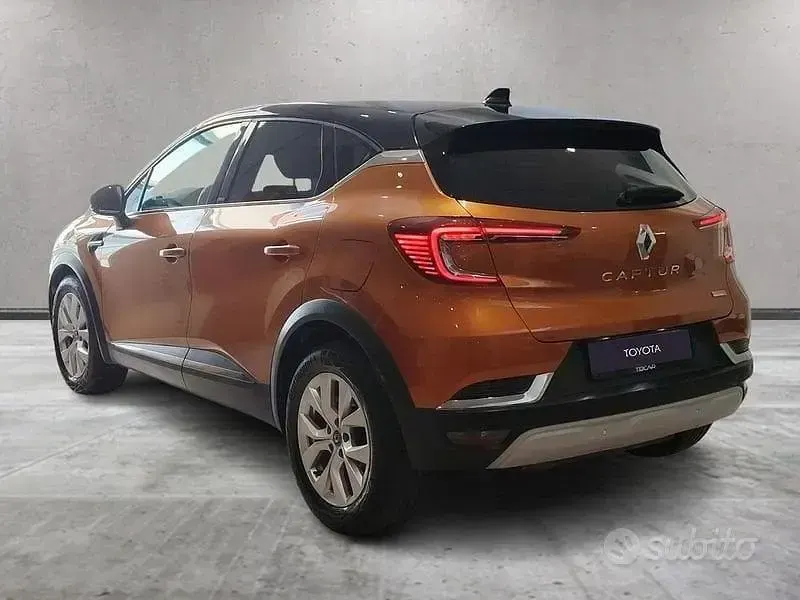Usata Renault Captur Intens 160 CV (117 kW) 2020 Oro SUV