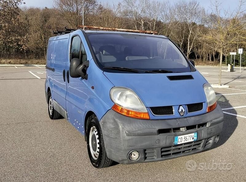 Usata Renault Trafic 101 CV (74 kW) 2002 Blu Monovolume