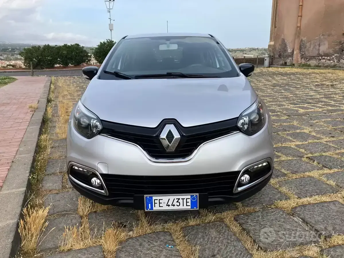 Usata Renault Captur 90 CV (66 kW) 2016 Grigio SUV