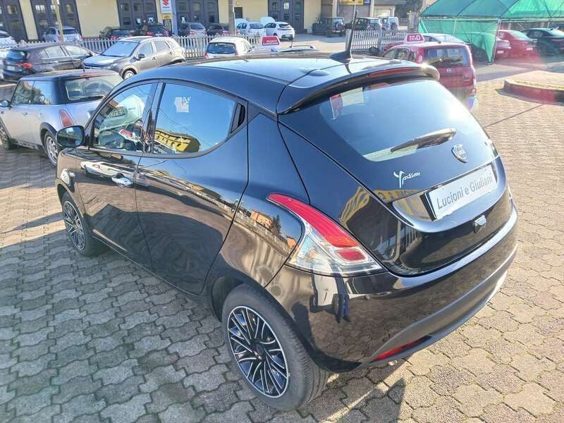 Usata Lancia Ypsilon Silver 69 CV (50 kW) 2023 Nero Utilitaria