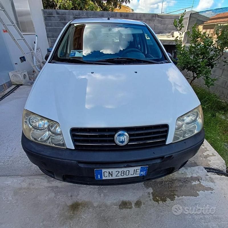 Usata Fiat Punto 80 CV (58 kW) 2005 Bianco Utilitaria