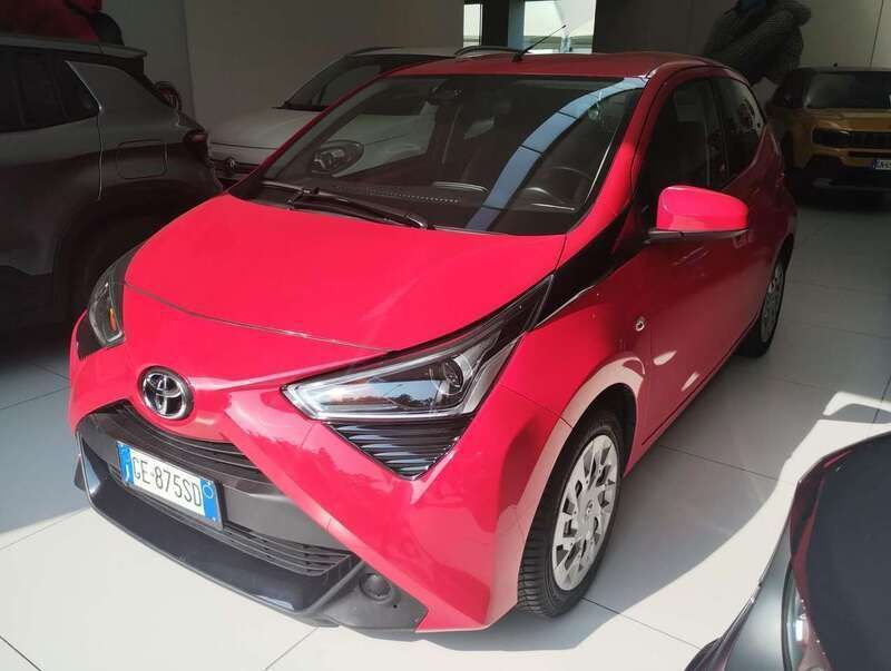 Rosso Usata 2021 Toyota Aygo Connect Style Due volumi | 11.900 € (Ottimo prezzo) - Immagine 1/4