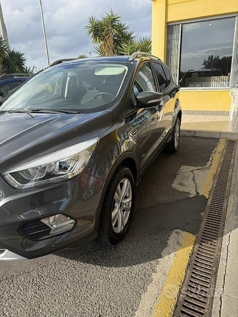 Usado Ford Kuga Titanium 150 CV (110 kW) 2018 Gris SUV