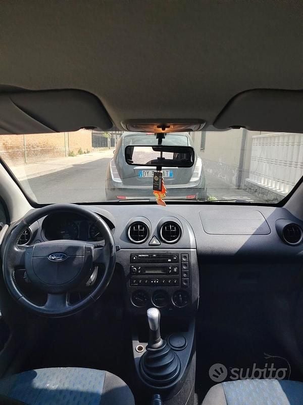 Usata Ford Fiesta Ambiente 55 CV (40 kW) 2003 Nero Utilitaria