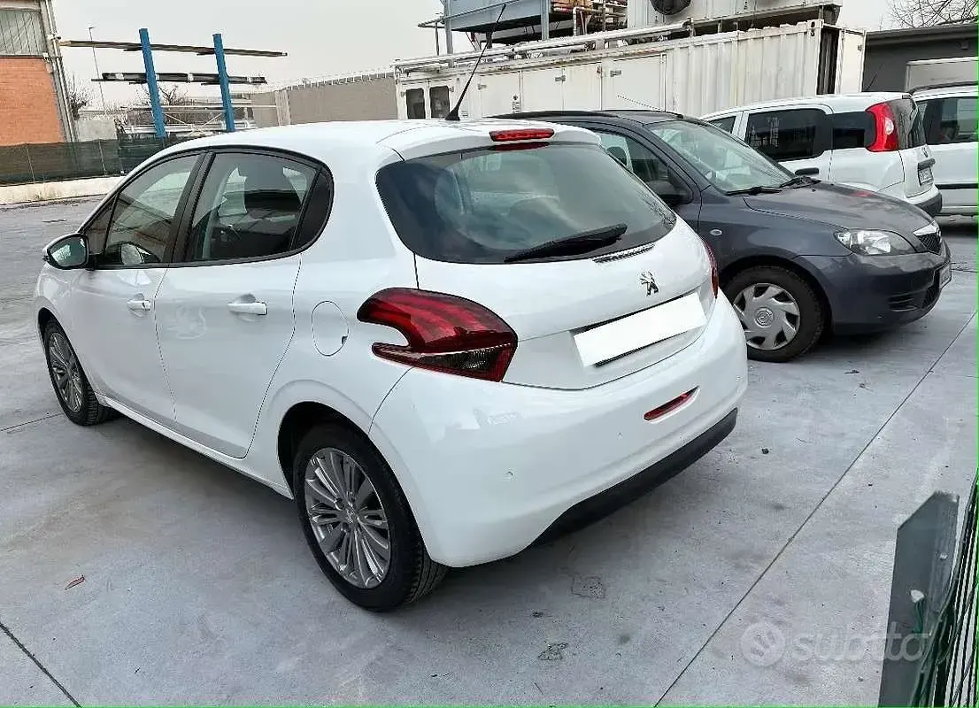 Usata Peugeot 208 Active 68 CV (50 kW) 2015 Utilitaria