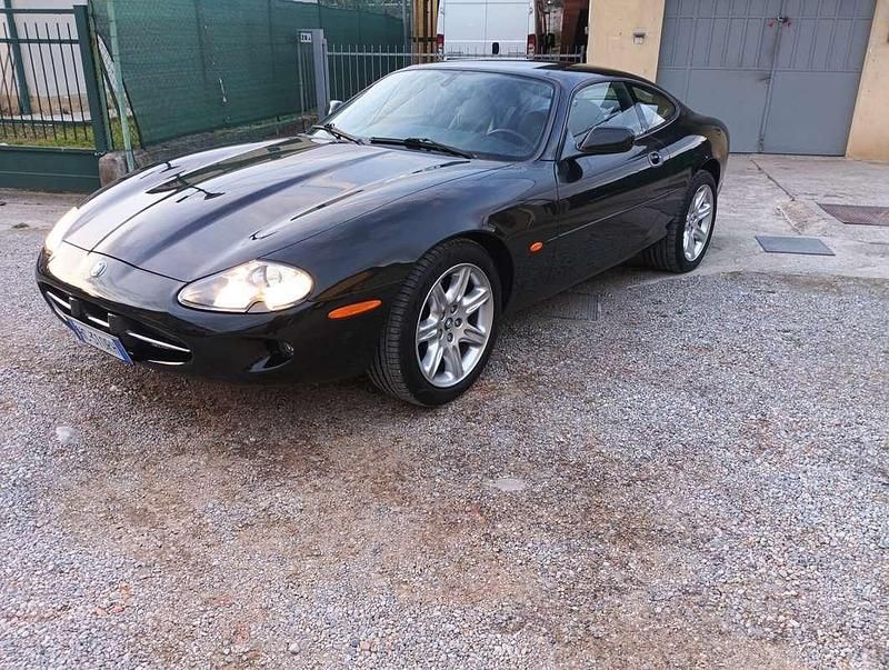 Usata Jaguar XK8 284 CV (208 kW) 1999 Nero Coupé