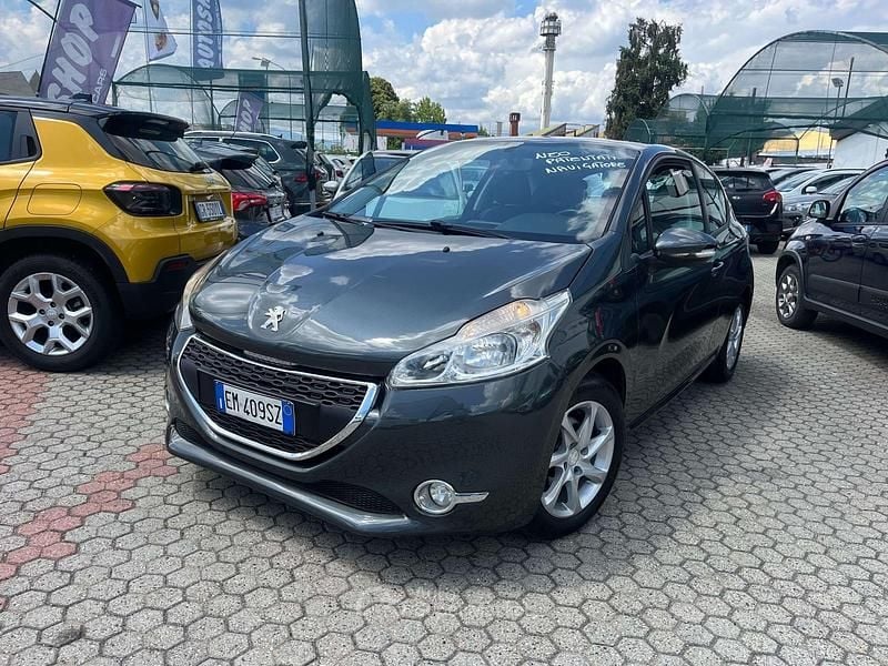 Gray Usata 2012 Peugeot 208 Active Due volumi | 3499 € (Buon prezzo) - Immagine 1/4