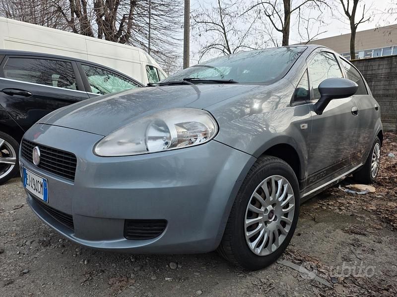 Usata Fiat Grande Punto 75 CV (55 kW) 2011 Grigio Utilitaria