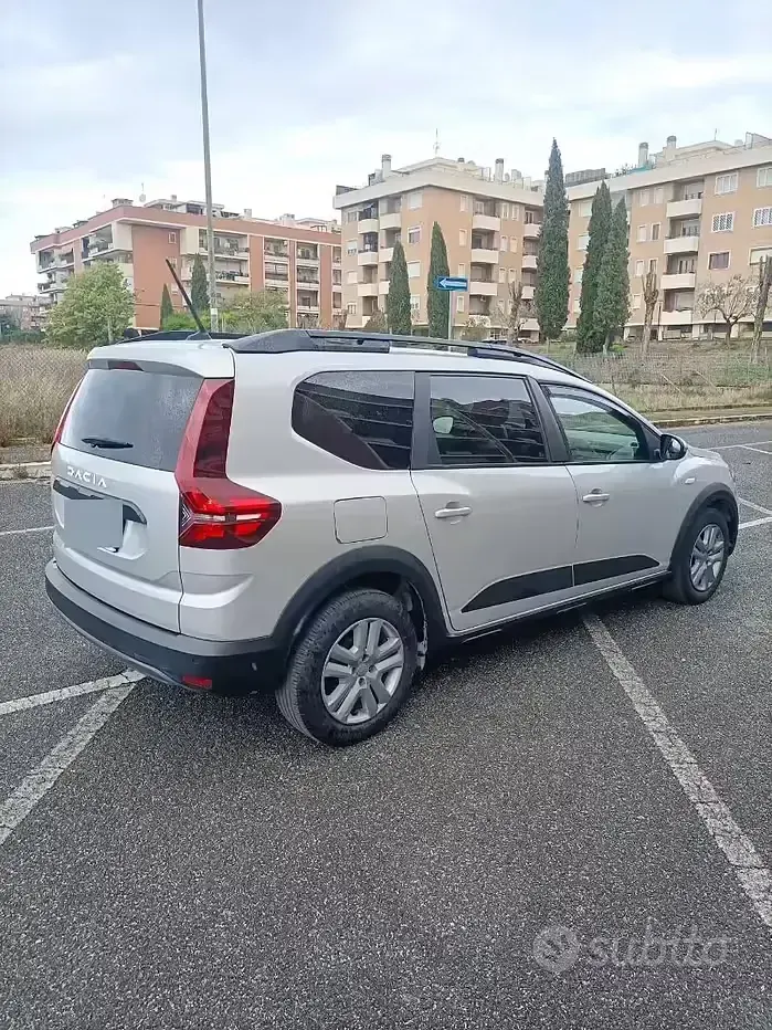 Occasion Dacia Jogger 101 ch (74 kW) 2023 Gris Monospace