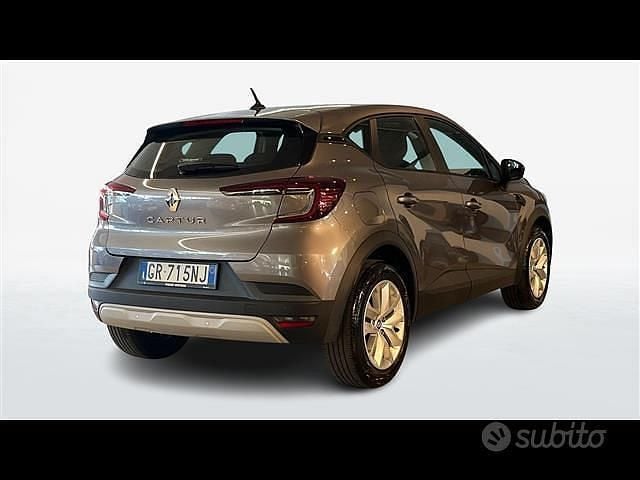 Usata Renault Captur Equilibre 91 CV (66 kW) 2023 Grigio scuro SUV