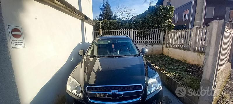 Nero Usata 2009 Chevrolet Captiva SUV | 4000 € - Immagine 1/4