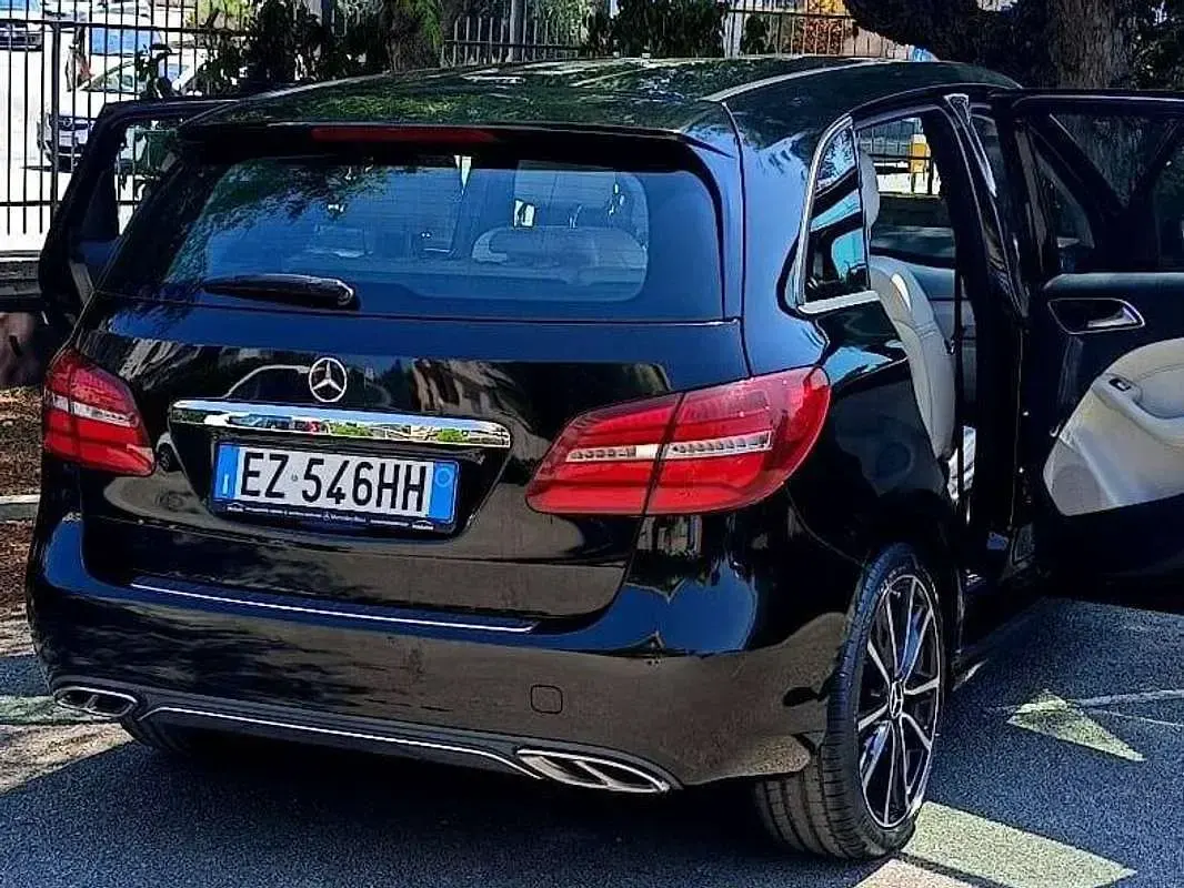 Usata Mercedes B180 109 CV (80 kW) 2015 Nero Utilitaria