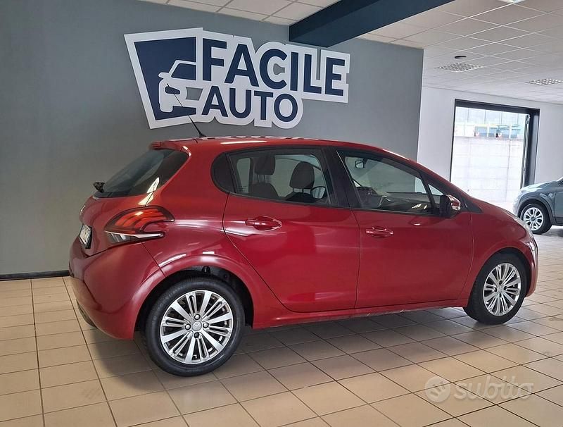Usata Peugeot 208 Allure 75 CV (55 kW) 2018 Rosso Utilitaria