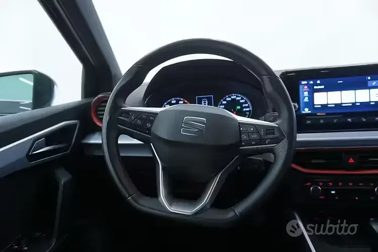 Usata Seat Arona FR 110 CV (80 kW) 2023 Grigio SUV