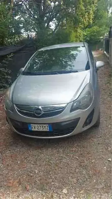 Usata Opel Corsa Edition 86 CV (63 kW) 2014 Argento Utilitaria