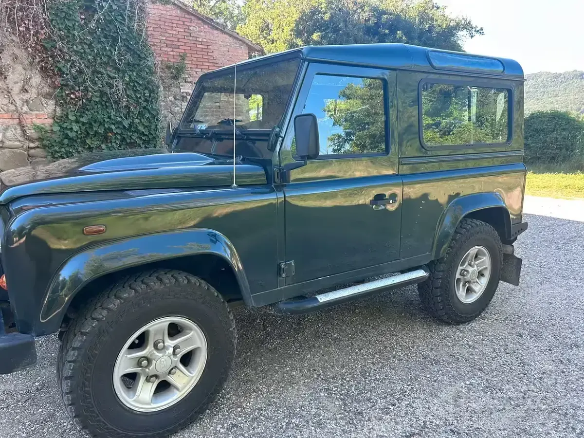 Usata Land Rover Defender 122 CV (89 kW) 2009 Verde SUV