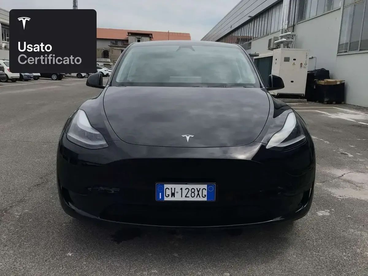 Usata Tesla Model Y RWD 203 kW (277 CV) 2024 Solid black SUV