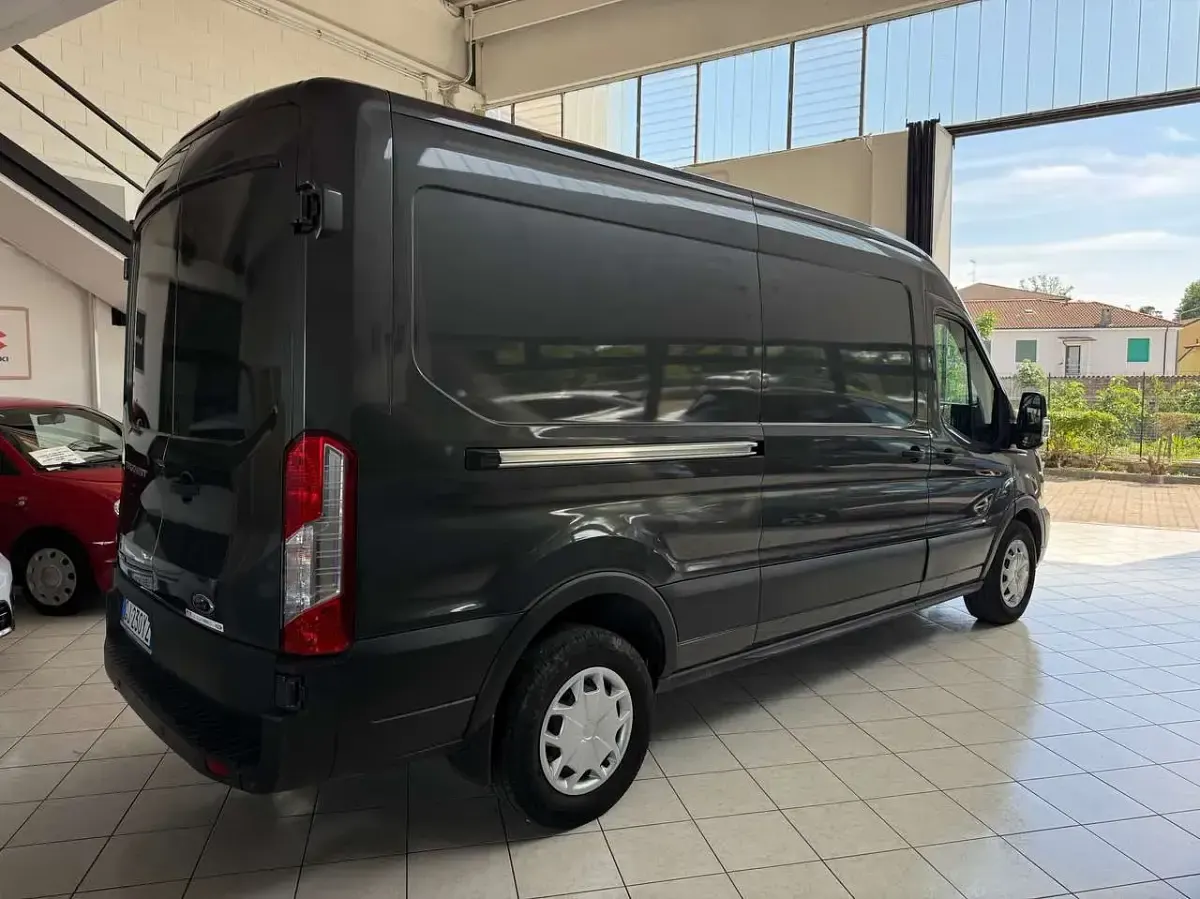 Usata Ford Transit 131 CV (96 kW) 2022 Grigio Furgone