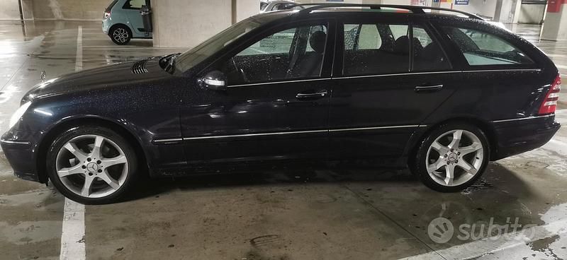 Usata Mercedes C220 150 CV (110 kW) 2007 Blu Station wagon