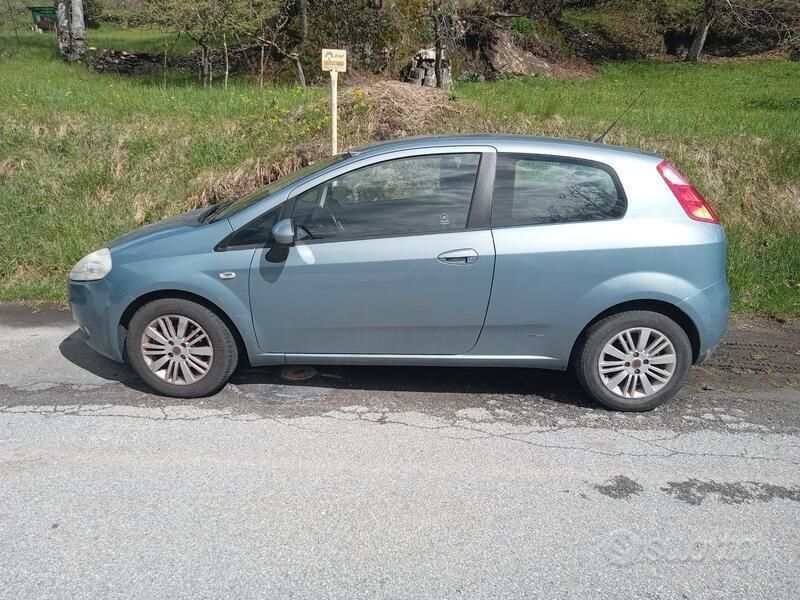Usata Fiat Grande Punto 75 CV (55 kW) 2008 Blu Utilitaria