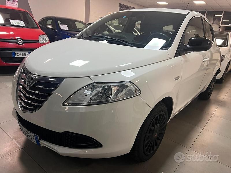 Usata Lancia Ypsilon Gold 69 CV (50 kW) 2014 Bianco Utilitaria